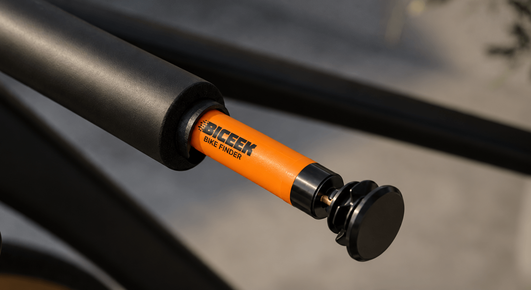 BICEEK Findhoo 200 installed discreetly inside a bicycle handlebar